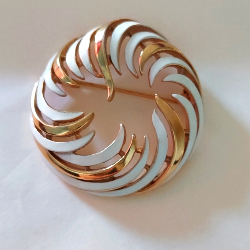 Trifari Brooch Pin